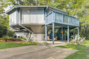 Myrtle Beach Tree House with Deck about 7 Mi to Beach!